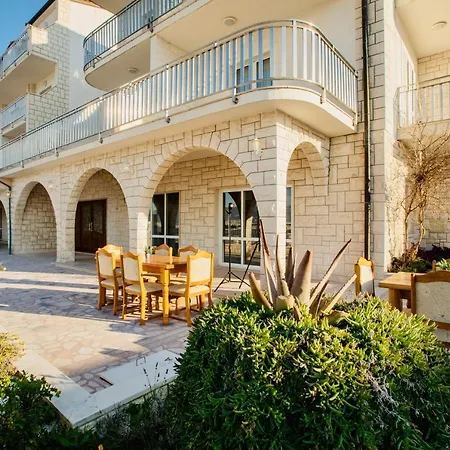 Buenavista House Trogir 3* Mastrinka